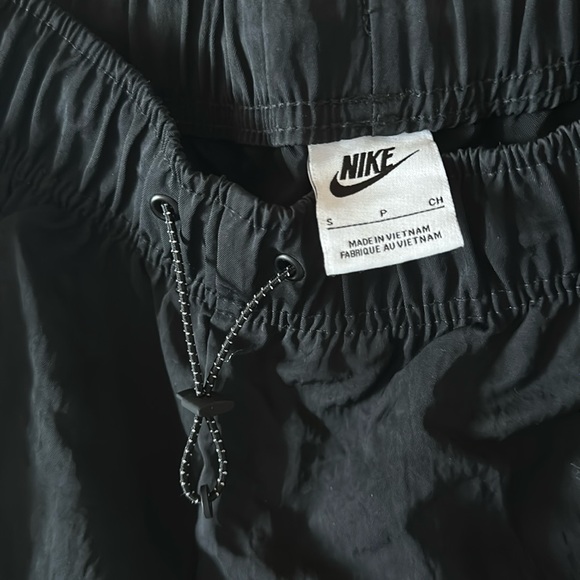 Nike Essential Woven Shorts - Picture 4 of 7